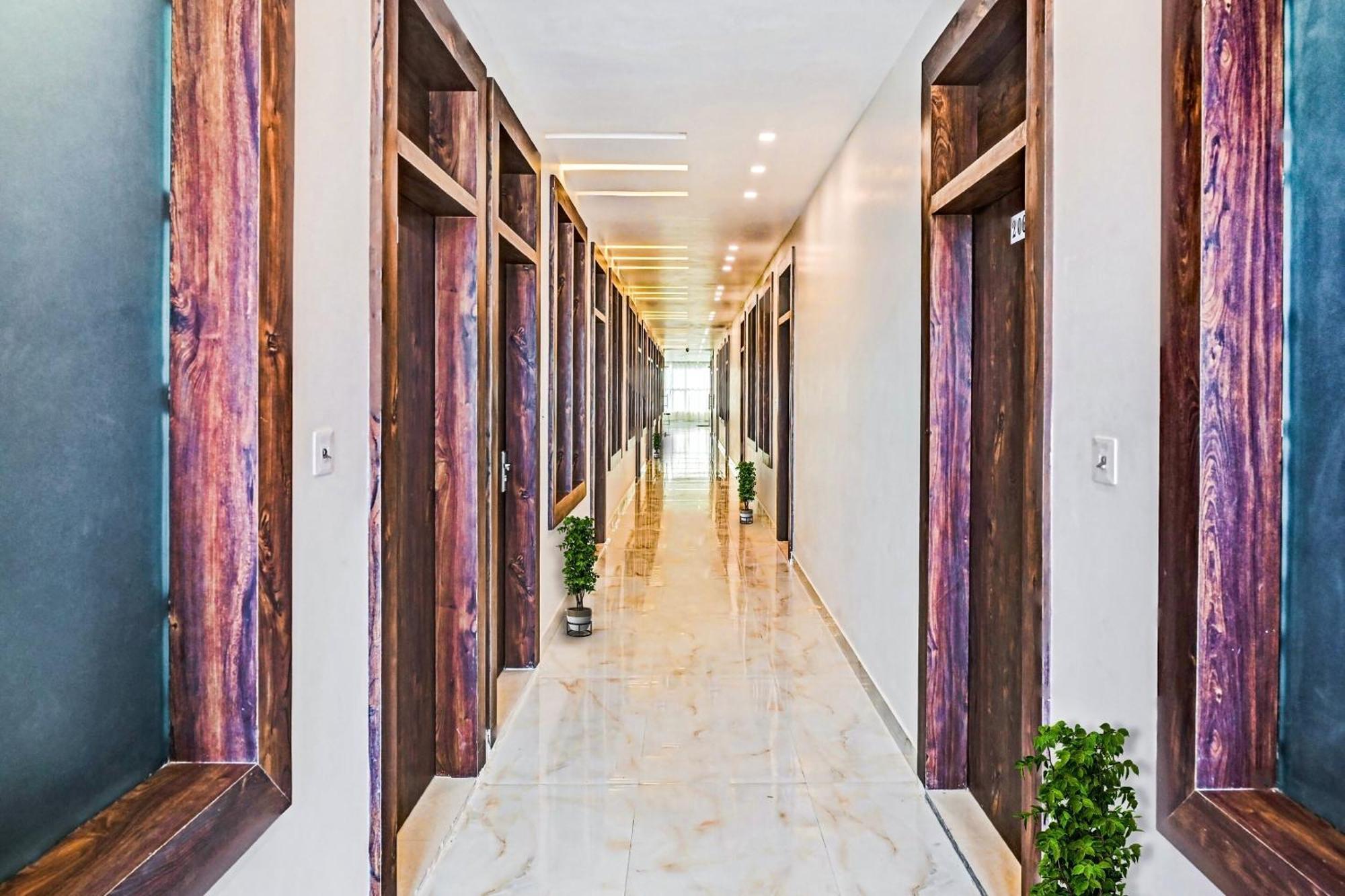 Sangam International Group Of Hotels Аллахабад Экстерьер фото